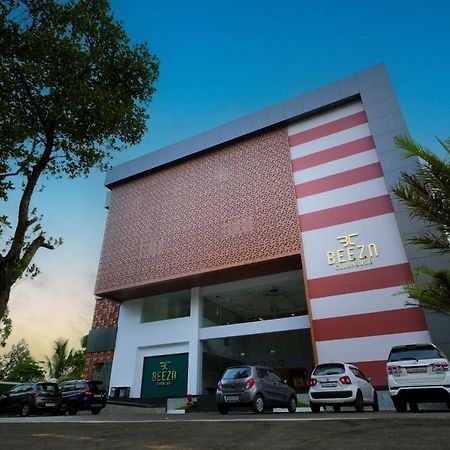 Beeza Clubhouse Hotel Kottayam Bagian luar foto