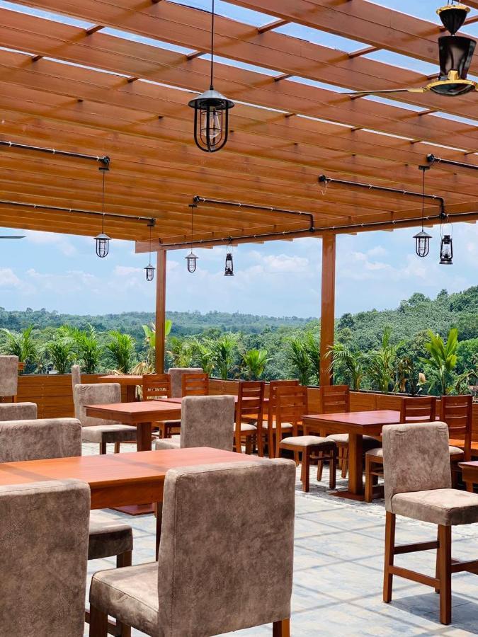 Beeza Clubhouse Hotel Kottayam Bagian luar foto