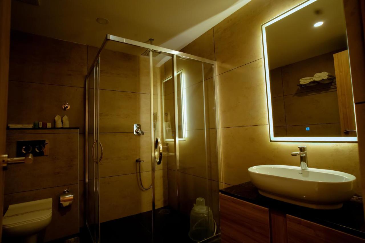 Beeza Clubhouse Hotel Kottayam Bagian luar foto