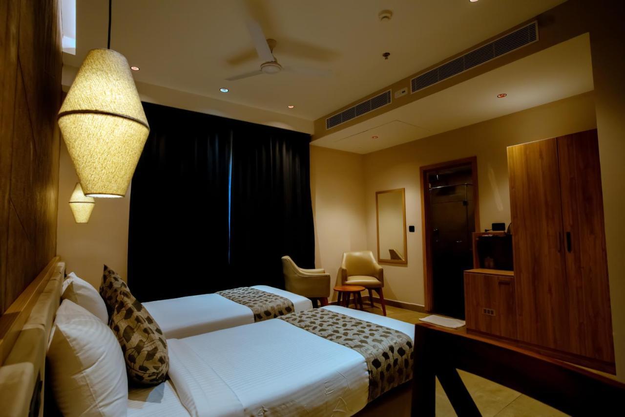 Beeza Clubhouse Hotel Kottayam Bagian luar foto