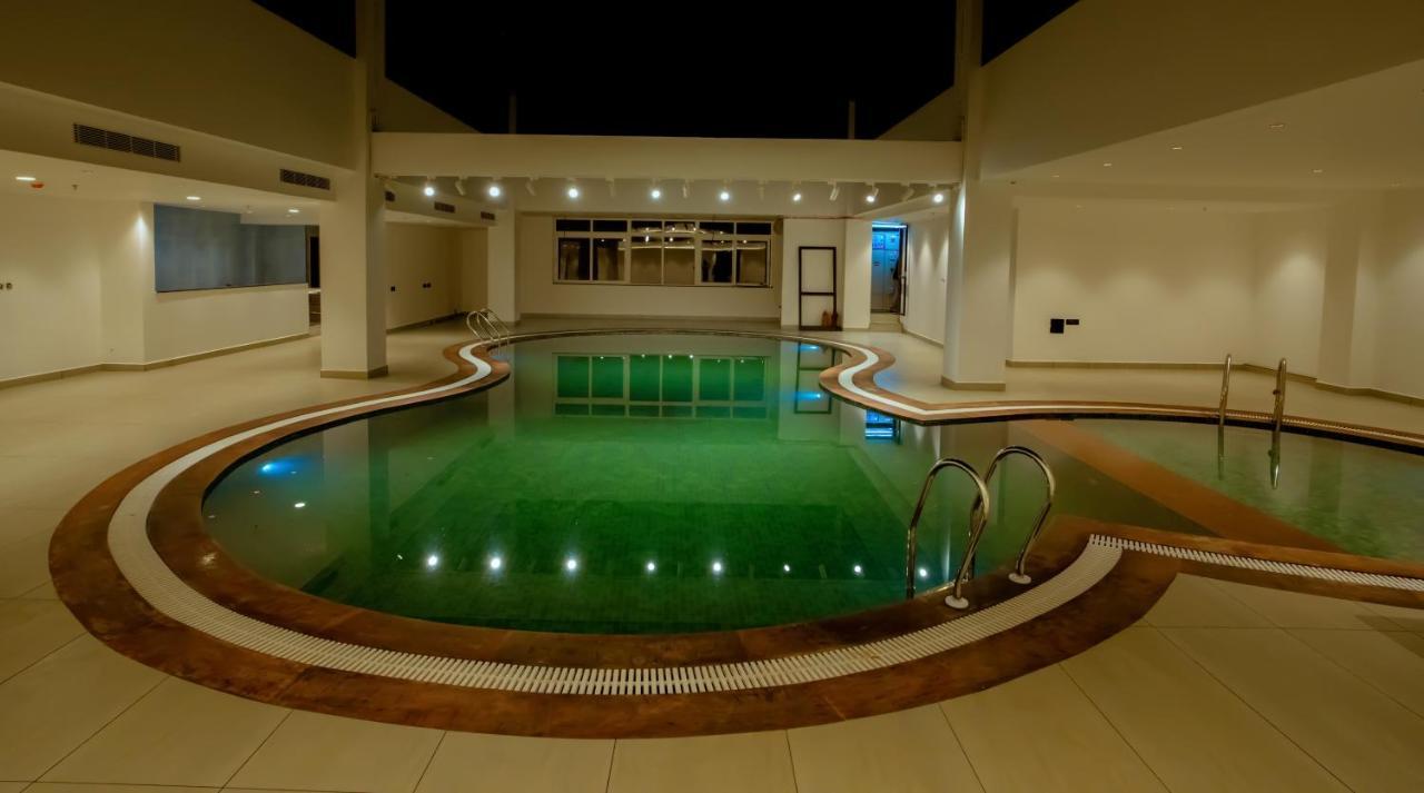 Beeza Clubhouse Hotel Kottayam Bagian luar foto