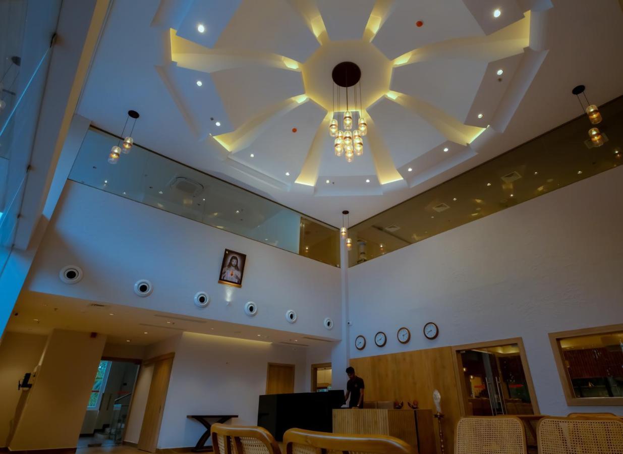 Beeza Clubhouse Hotel Kottayam Bagian luar foto