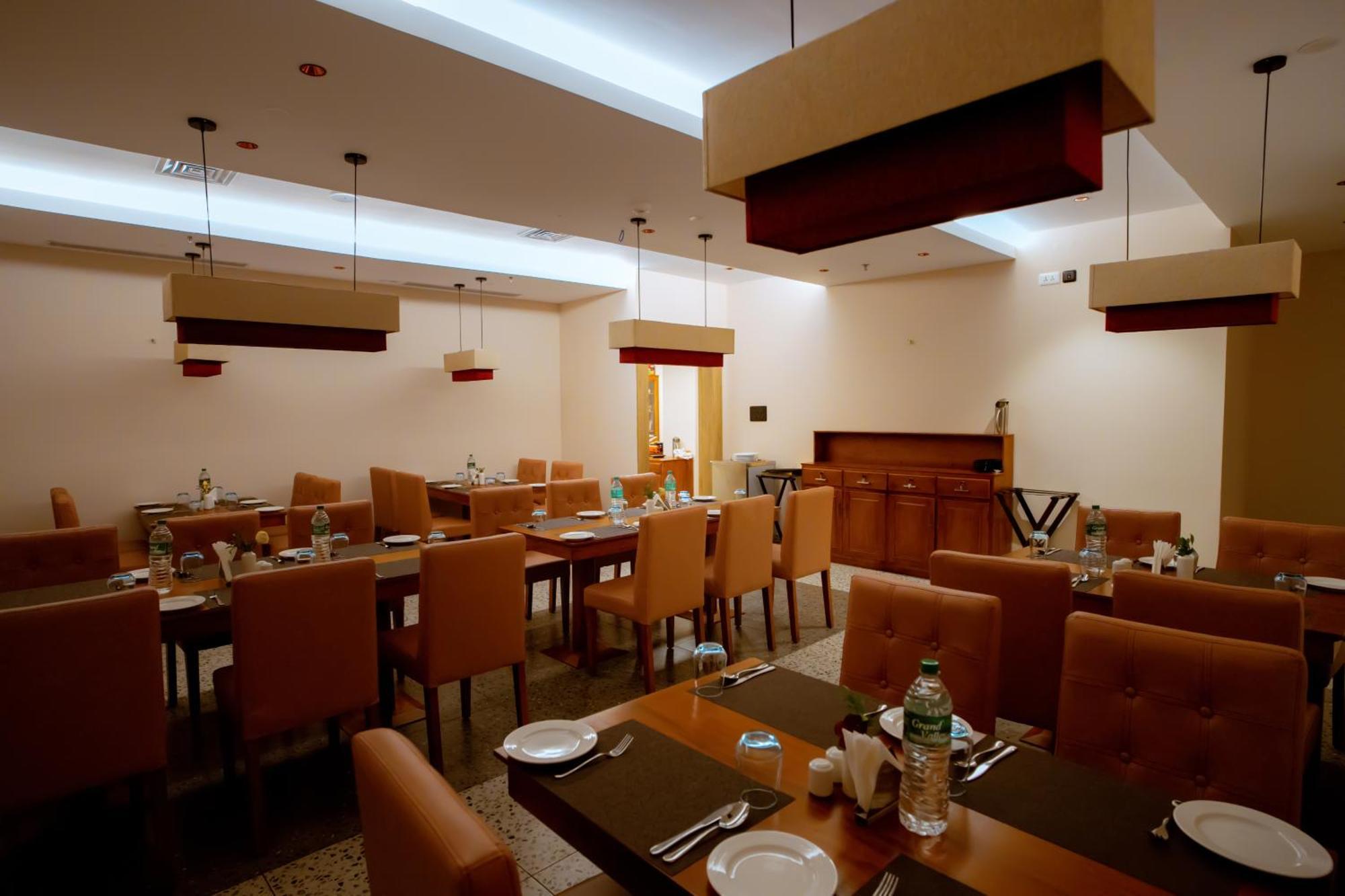 Beeza Clubhouse Hotel Kottayam Bagian luar foto