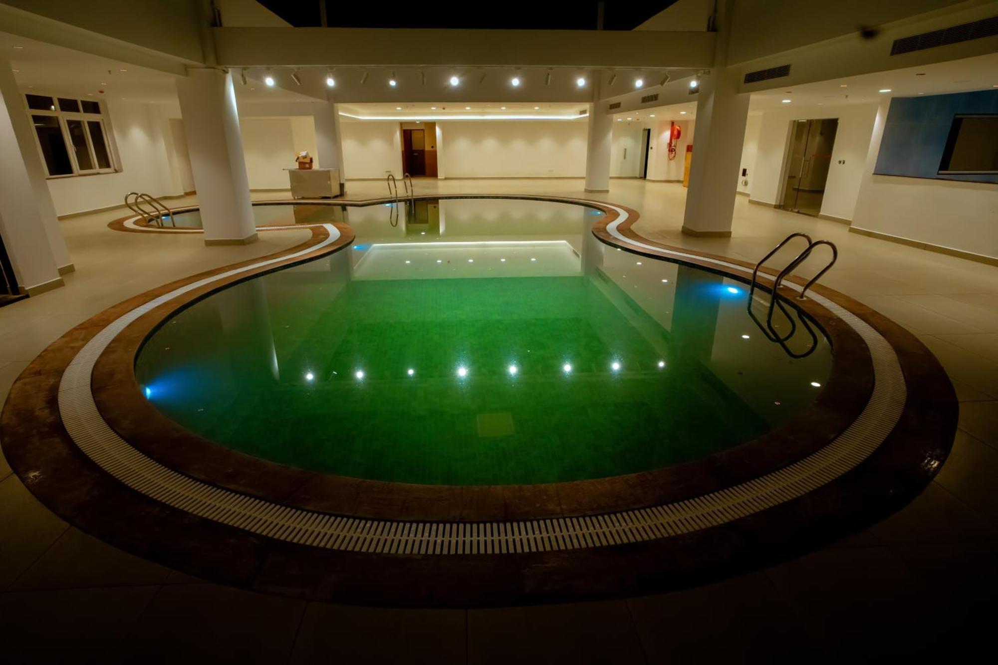 Beeza Clubhouse Hotel Kottayam Bagian luar foto